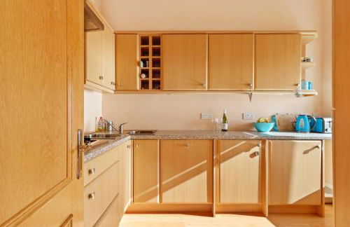 7 South Beach Court - Sea Front Apartment With Spectacular Sea Views - Photo 20