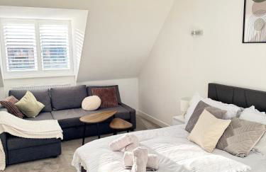 Parkside Luxury 3 bedroom home, 5 min to Ebbsfleet Station and has free Parking - Foto 46