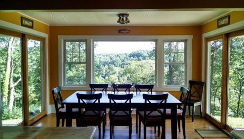 Deluxe Cottage Rental on a 100-Acre Farm on the Shenandoah River, Virginia - Photo 2