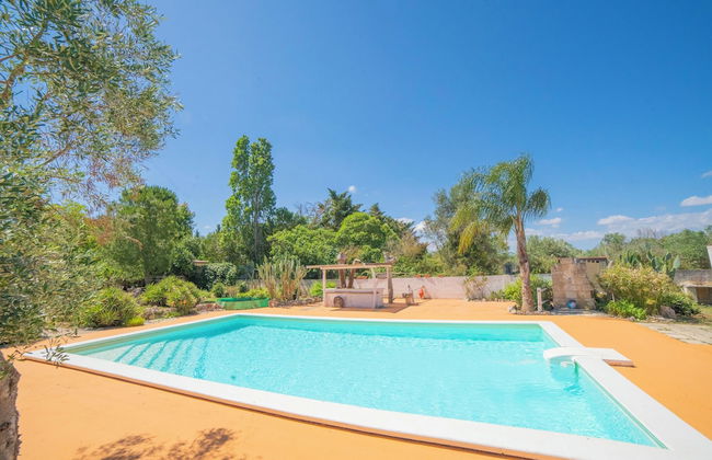 Masseria Le Palmentelle Pool And Garden - Photo 1