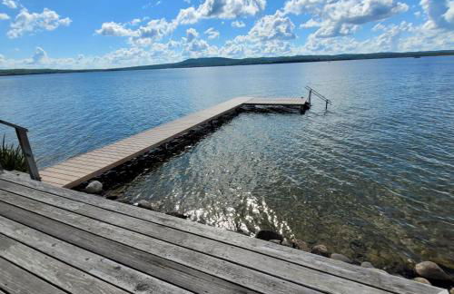Sandbar Cedar Cottage on Lake Leelanau - Foto 47