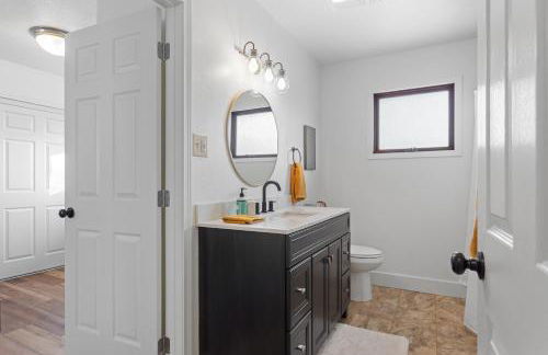 Serene Palmer Home Walk to Downtown and Riverfront! - Foto 19