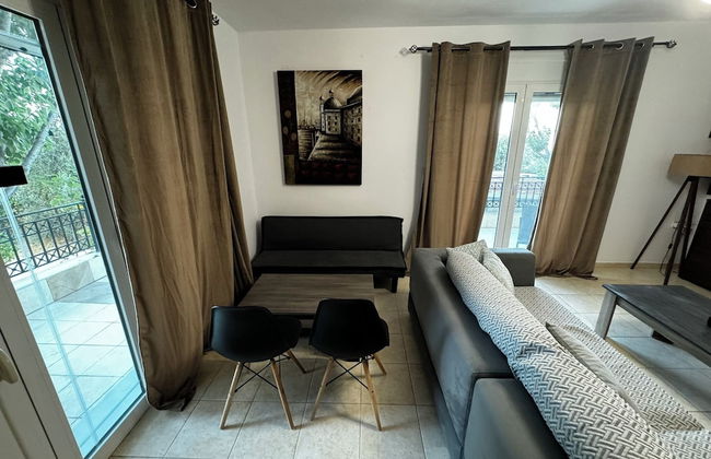 Skiathos Center Stylish 2 Bd w Balcony - Photo 18