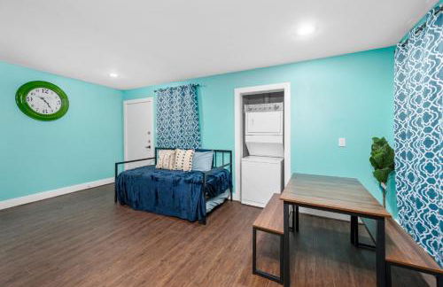 Chic 1BR Stay with King Bed and Free Park - Foto 13