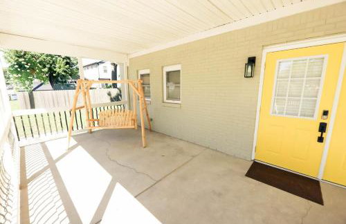 Spacious home away from home! Hot tub! - Photo 7