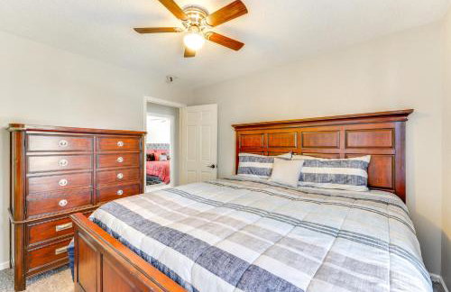 4 Mi to Dtwn Home with Deck and Yard in Wilson - Foto 9