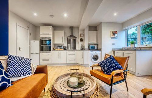 Dudley-5 beds-Contractors-parking-long stay! - Foto 1