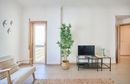 Spacious Apt Near Beach & Train, By TimeCooler - Foto 14