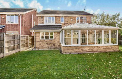 Spacious 4 Bedroom Warrington House with Free Parking Perfect for Contractors, Families and Business Guests - Foto 33