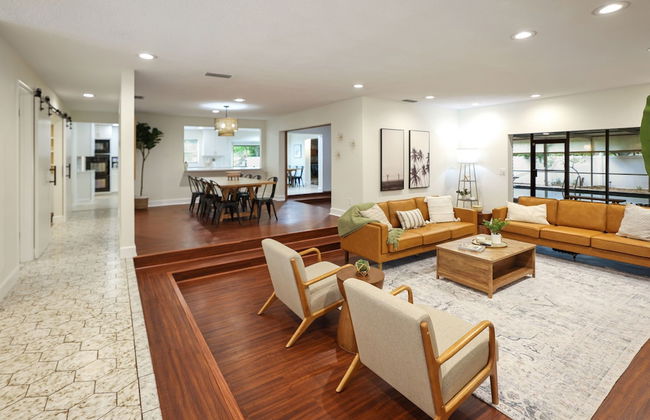 Golden Retreat: Expansive 6BR Home w Heated Pool ~ - Foto 39