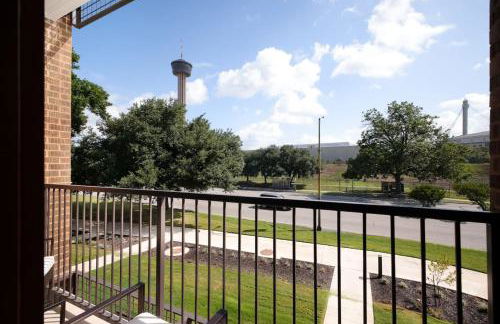 Cozy 2BR-w Parking, Near Rvrwalk, Dome & Conv Ctr - Foto 7