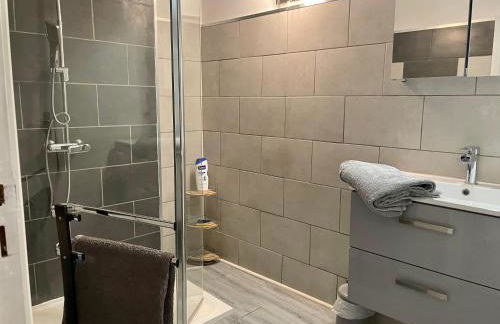 Appartement entier - Moissac centre - 30 m2 - Calme - Cour intérieure Sécurisé vélos - 50m du marché de Moissac - Foto 9