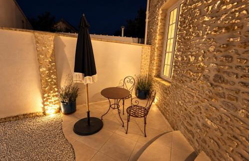 Les Pierres de Pacel - Appartement avec Patio Privé - Foto 13