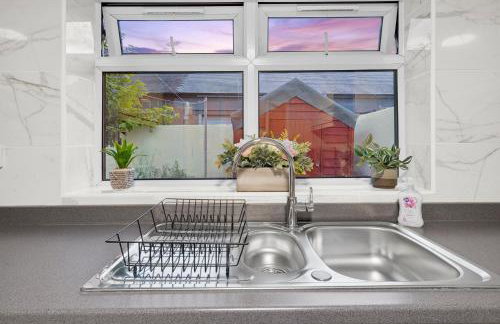 Lawrence Ave 4BD-2Storey House Fast Wifi Families & Leisure By AltoLuxo Short Lets & Serviced Accommodation With Free WiFi & Parking - Foto 11