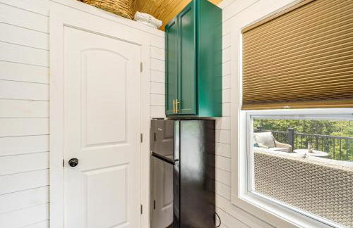 Secluded Lenoir Tiny Home with Private Hot Tub! - Foto 9