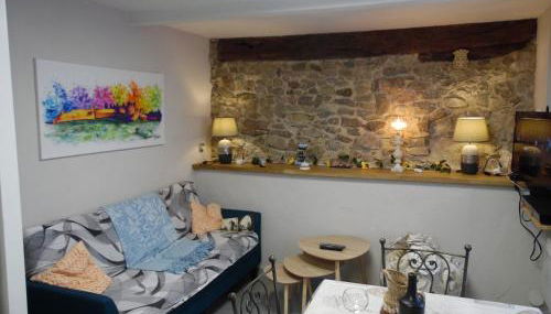 Chez Jérôme, au pied de la cité médiévale - Foto 3