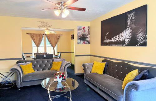 Large 3BR Home for Families and Work Stays With Fast WIFI - Foto 45