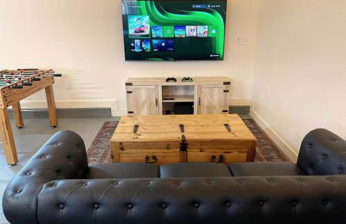 Log Cabin sleeps 20 with hot tub, EV Charger, firepit - Foto 68