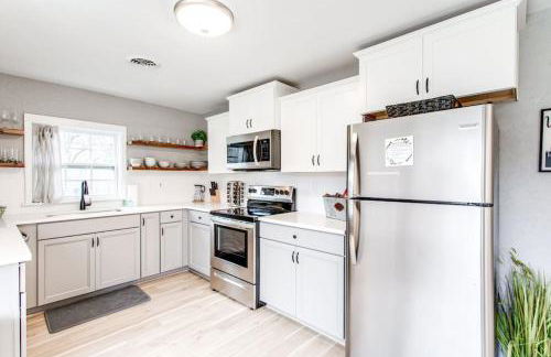 Brookwood Getaway Stock Tank Pool Outdoor Theater - Foto 8