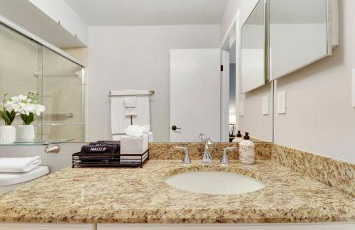 Private Cottage in West Palm Beach Florida - Photo 24