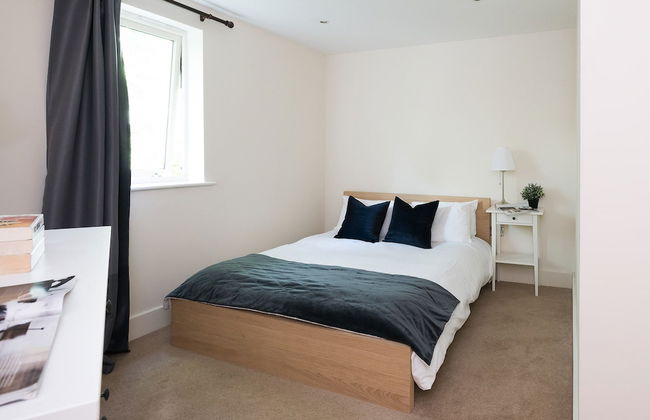 Spacious 2 Bed - Battersea High Street - Photo 2
