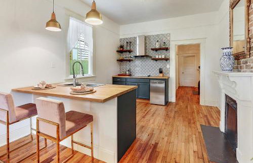 Elegant Renovated House With Relaxing Courtyard - Near FQ - Foto 10