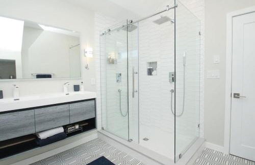 Sleek & Posh 4Bed-3 5Bath - RoofDeck - Sleeps 12 - Foto 16