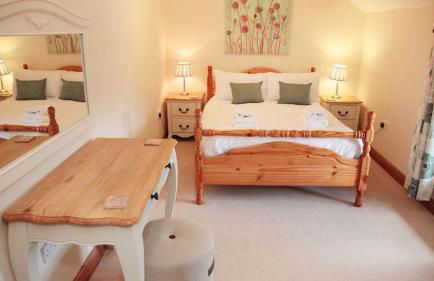 3 Bed Cottage - Parking - Ideal for Work Trips - Photo 2