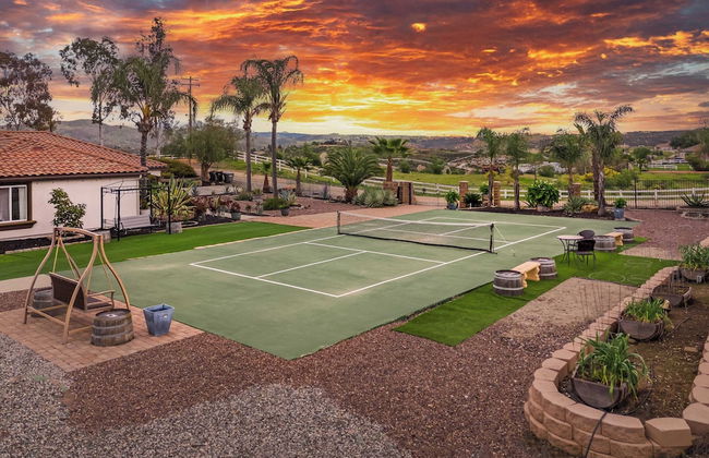 Breathtaking Meadows by Avantstay Temecula Group Retreat Pool, Pickleball, Firepit, Hot Tub - Foto 4