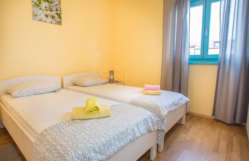 Tia Gedici - Foto 17