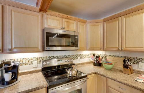 Dock and Views Lakefront Family Home in Conover! - Foto 6