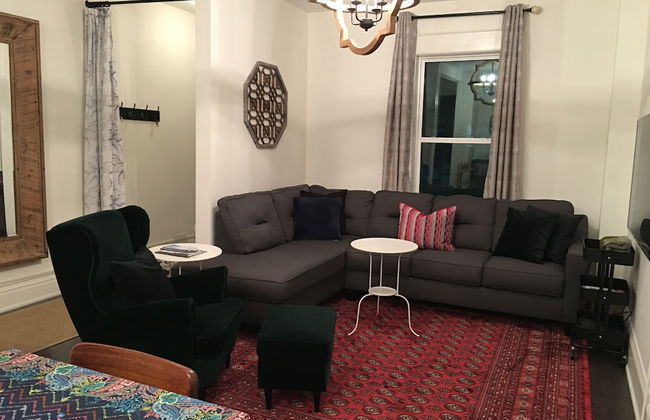 Beautiful 4BR Downtown House, Sleeps 10 - Photo 2