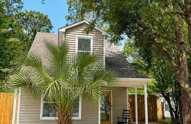 Cozy Comfy Beach Cottage w Hot Tub - Photo 1