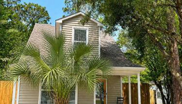 Cozy Comfy Beach Cottage w Hot Tub - Foto 1