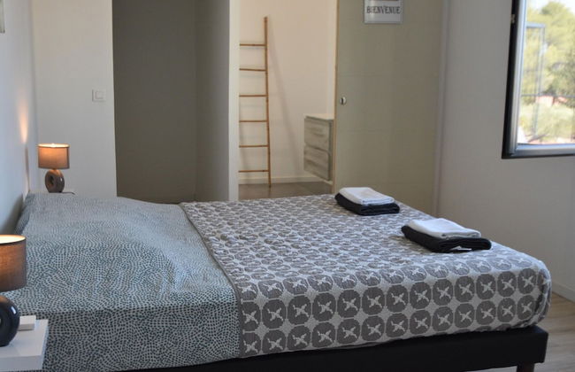 Villa With Pool & Views - Photo 4