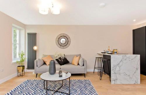 Stylish 2 Bed City Centre Apartment with Parking - Foto 3