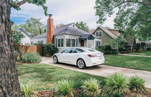 Oasis East Sac Charming Home with Saltwater Pool and Casita - Foto 3