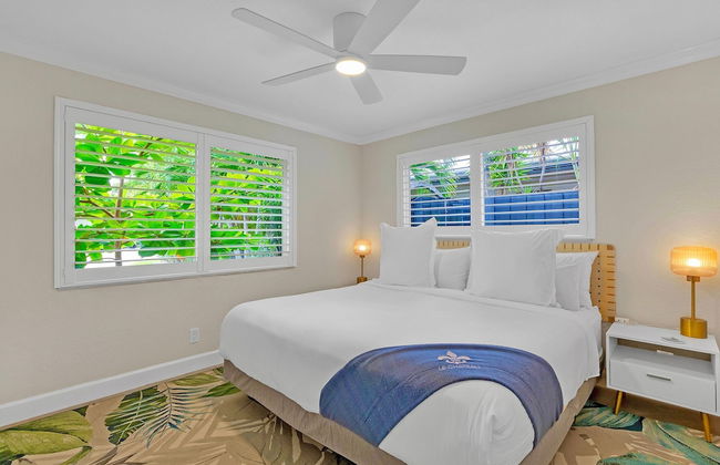 Flirty Flamingo Colorful Waterfront Escape w Pool - Foto 26