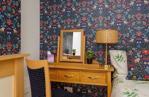 Blue Sparrow 4 bed House off road PARKING Pet friendly - Foto 25