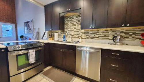 Updated Duplex with Mountain & Filtered Water View - Foto 4