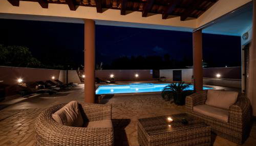 Villa Komel with Pool - Photo 3