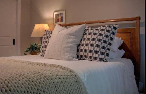 Folsom Old Town Escape • Cozy Cottage + Library - Foto 72