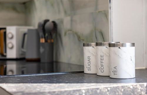 ROOMS NEAR ME - Entire place, kitchen & washroom with amenities, smart tv, fast Wifi, parking nearby - Foto 21