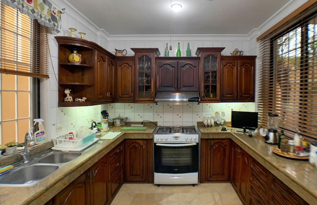 Cesar's House Guayaquil Home Rental - Photo 13