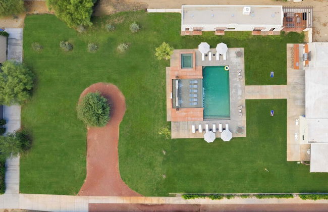 Starlight Estate by Avantstay 26 People! Architectual Mansion w/ Pool, Tennis Court, Game Room - Photo 19