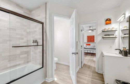 Boho Haven Hideaway - Walk to Pool,Theater,Arcades, Firepit, Lake Access - Foto 44