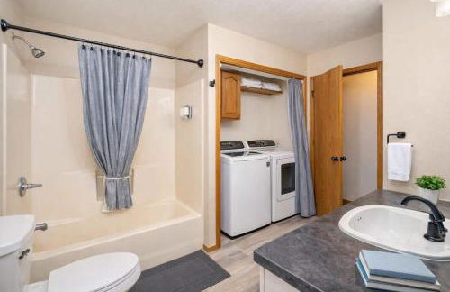 East Side 3 Br 2 full bath King Bed - Foto 9