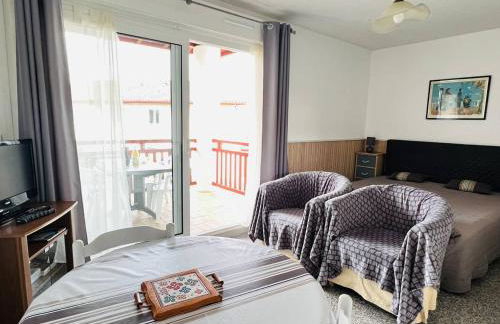 T1 avec balcon à Cambo-les-Bains, parking inclus, 2 couchages - FR-1-495-16 - Foto 3