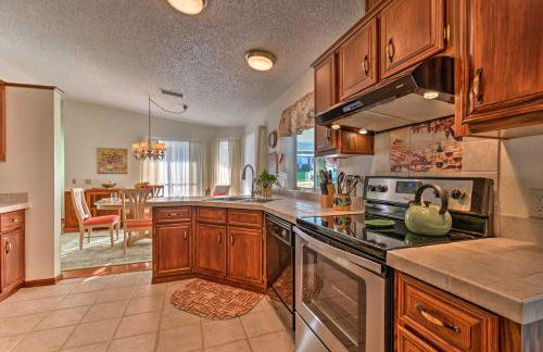 Lovely Lady Lake Home with Resort Amenities and Lanai! - Foto 10