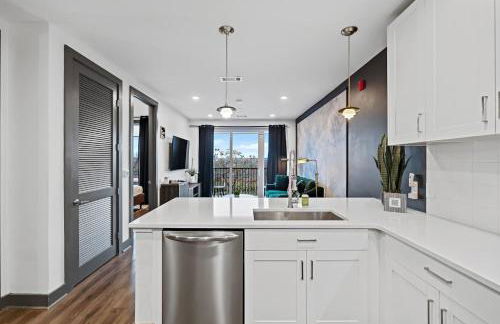 Modern Condo for 6 with Rooftop & Gym Near DT - Foto 5